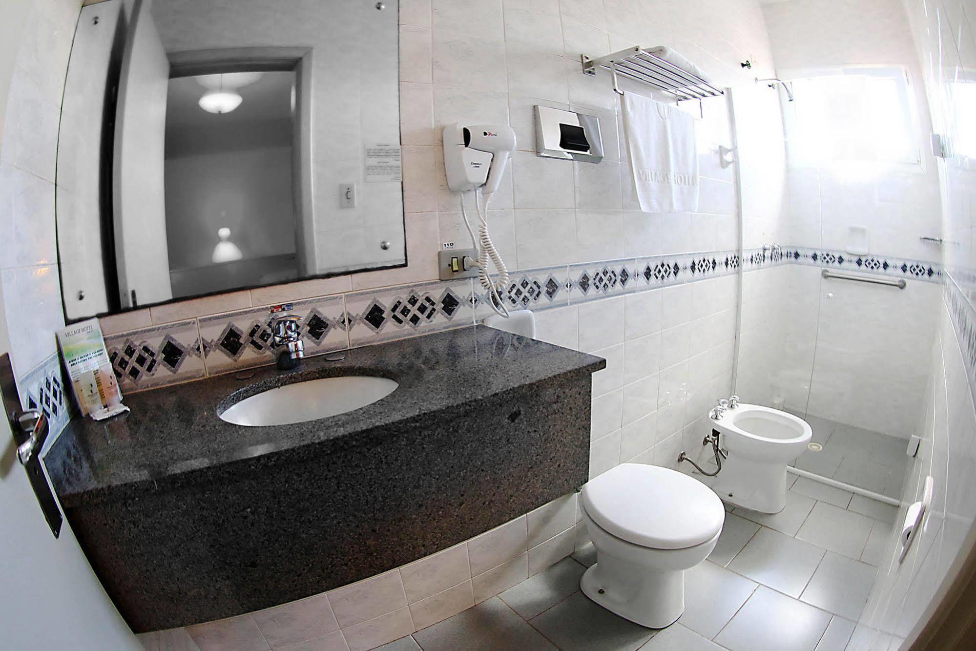 Village Hotel Понта-Гросса Экстерьер фото