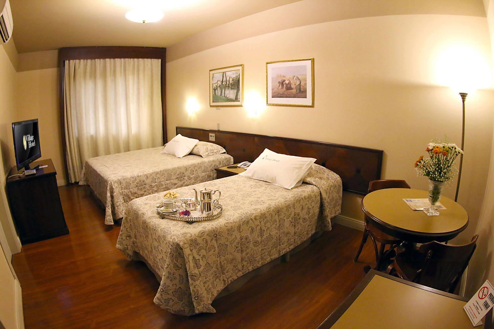 Village Hotel Понта-Гросса Экстерьер фото