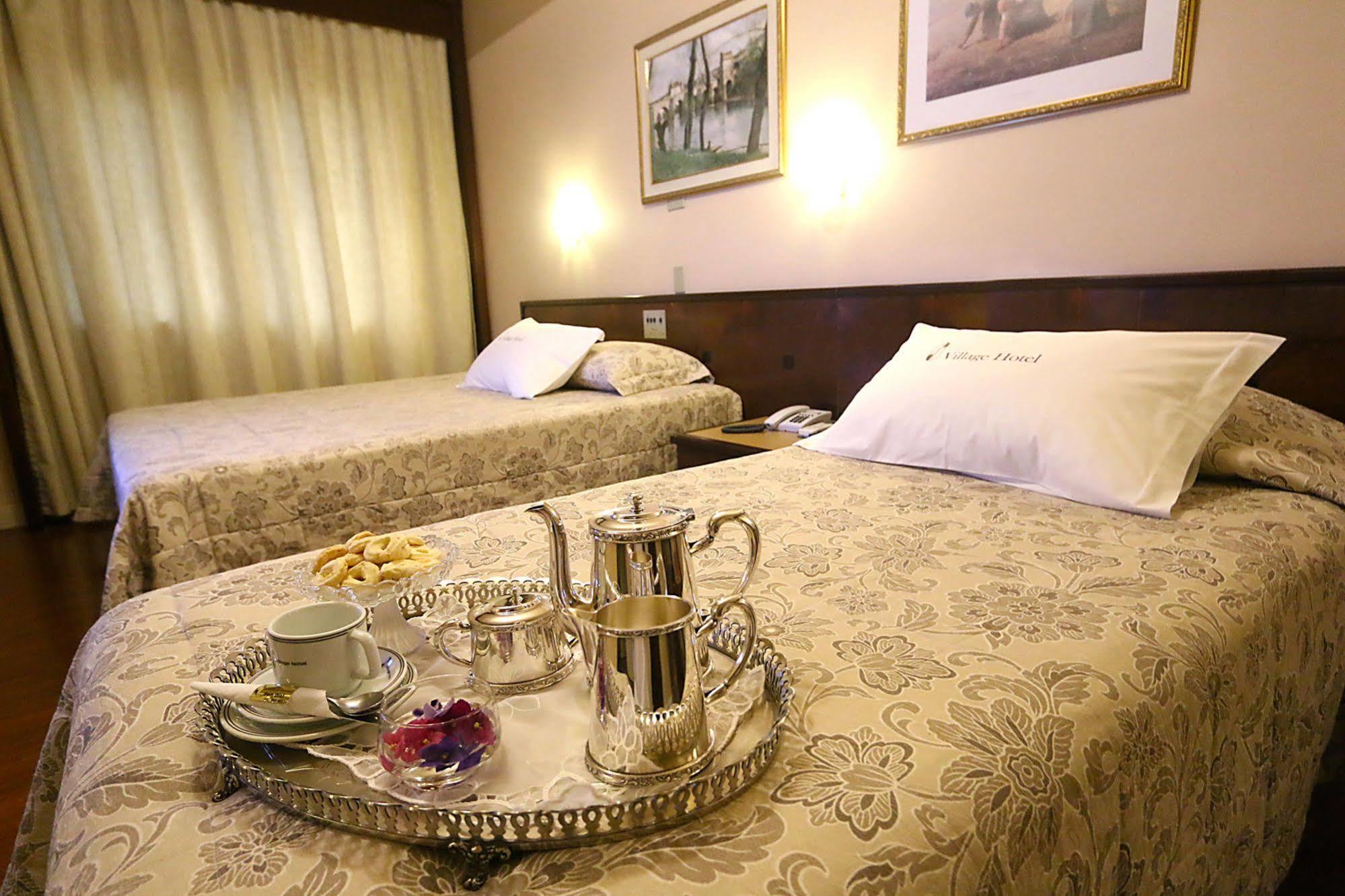 Village Hotel Понта-Гросса Экстерьер фото